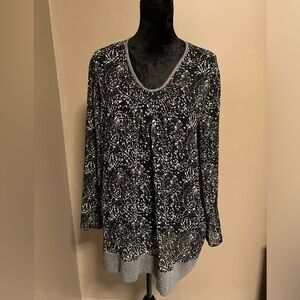 CHICO’S Size 2 (xL) Black Print Long Sleeve Top.